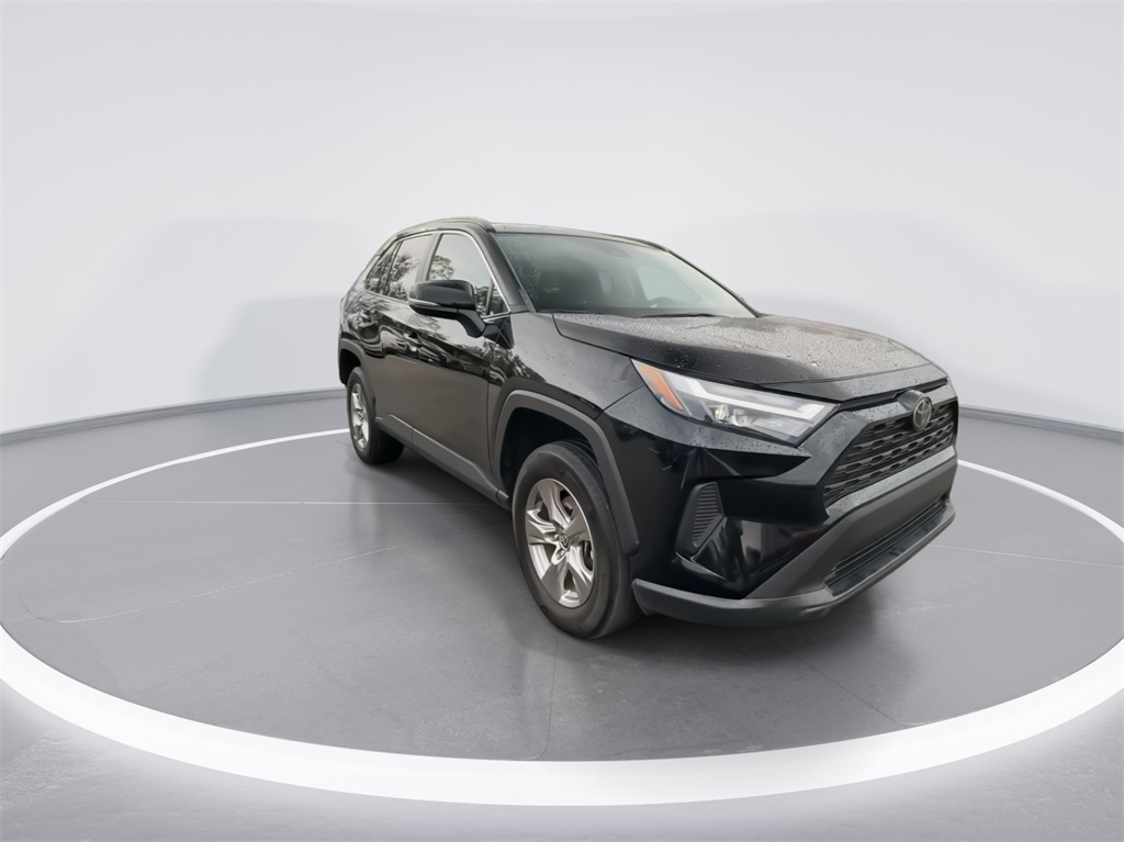 2022 Toyota RAV4 XLE 3