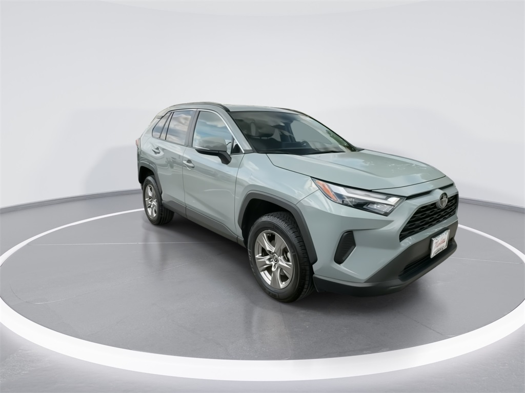 2022 Toyota RAV4 XLE 2