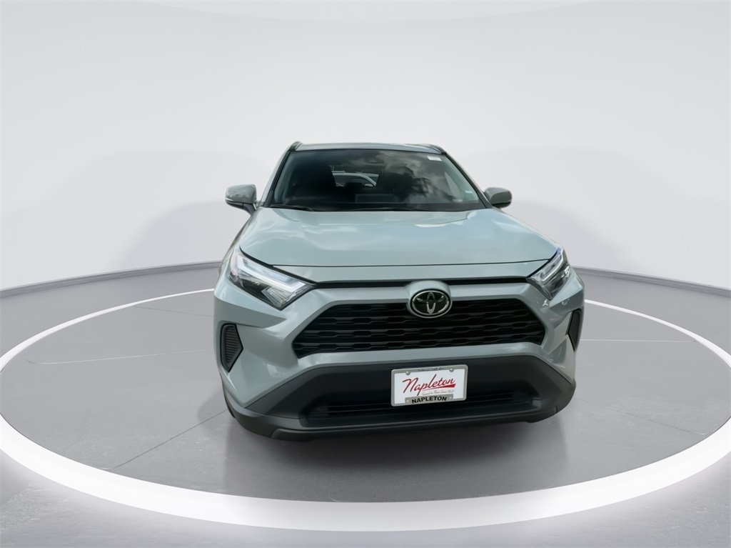 2022 Toyota RAV4 XLE 3