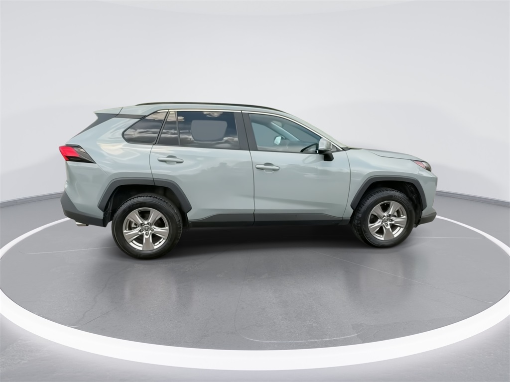 2022 Toyota RAV4 XLE 12