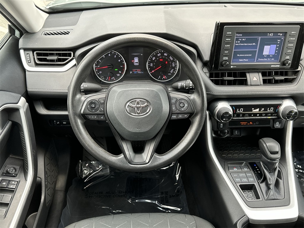 2022 Toyota RAV4 XLE 17