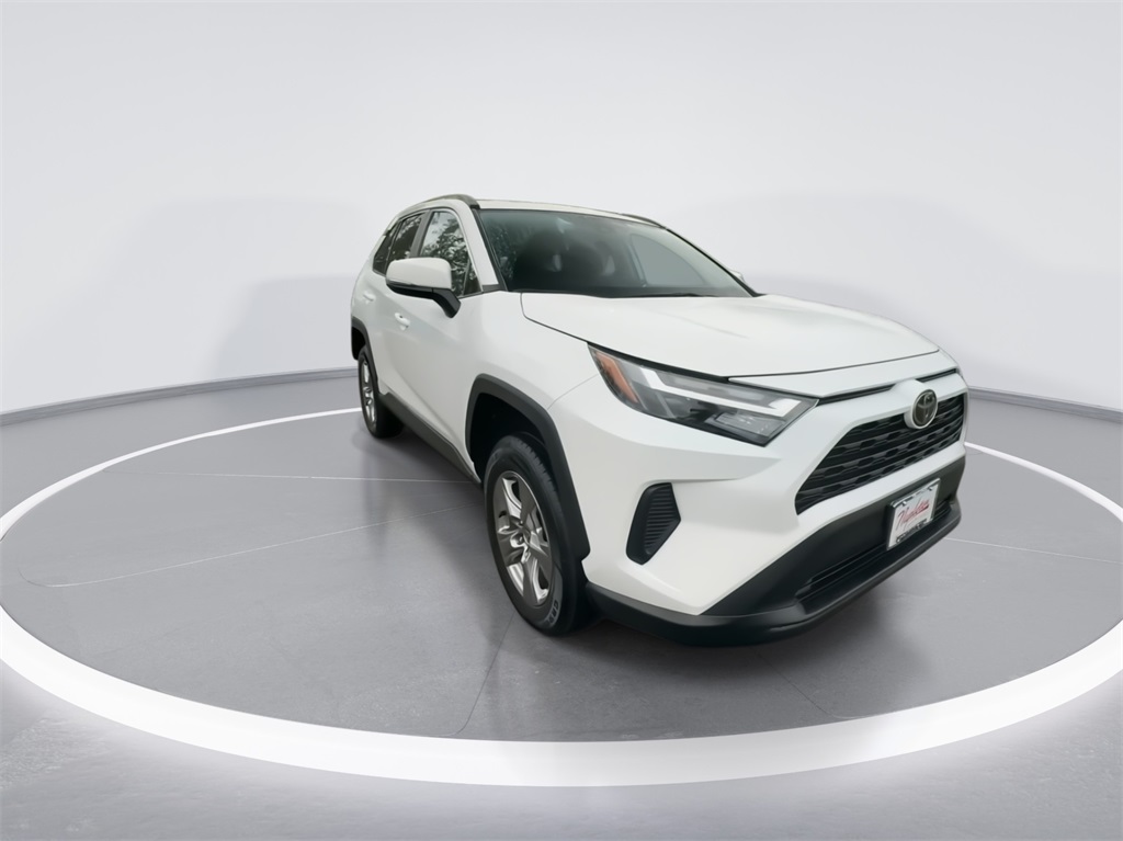 2022 Toyota RAV4 XLE 2