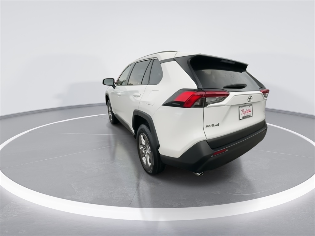 2022 Toyota RAV4 XLE 8