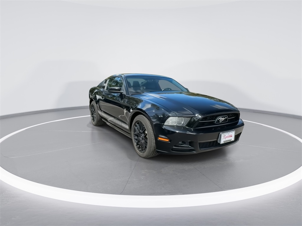 2013 Ford Mustang V6 Premium 2