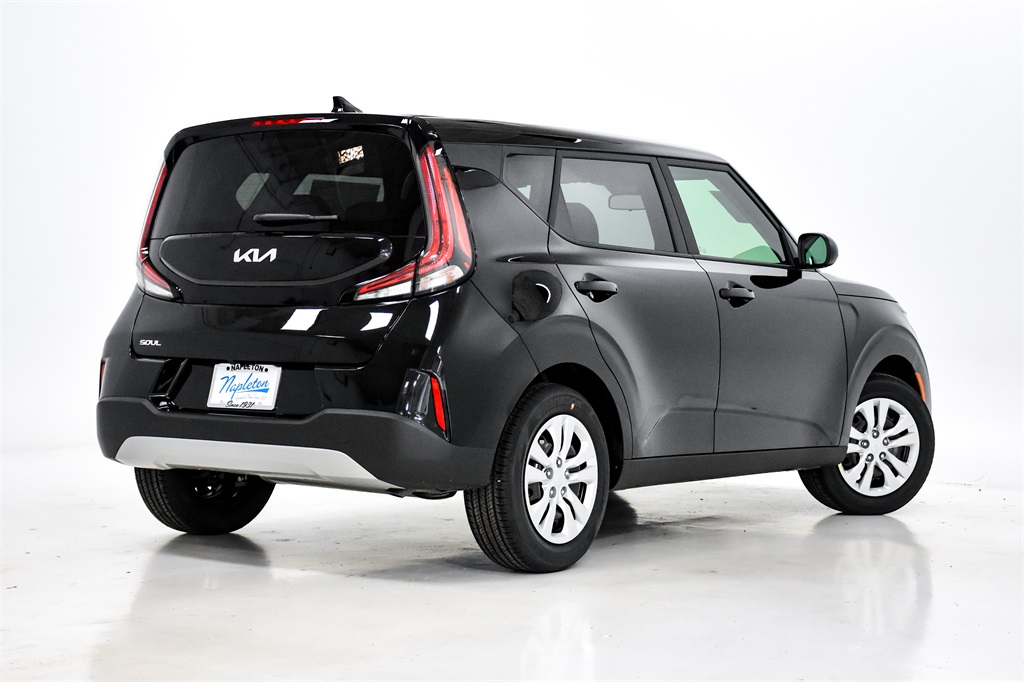 2023 Kia Soul LX 8