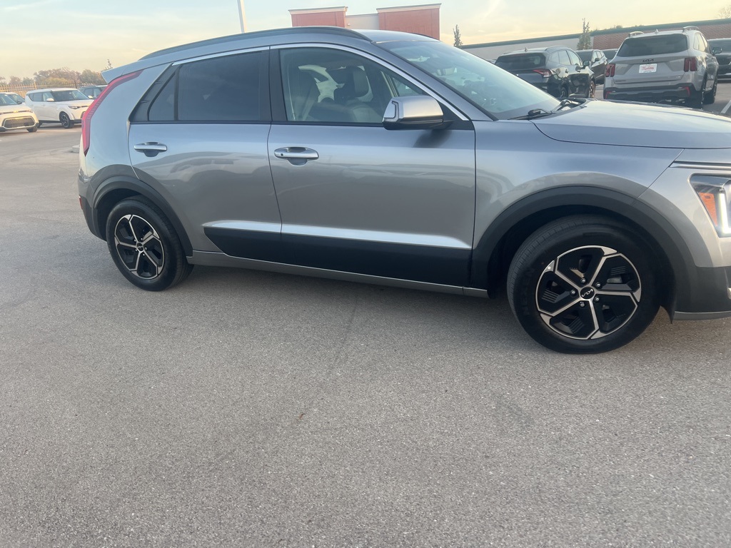 2023 Kia Niro EX 3