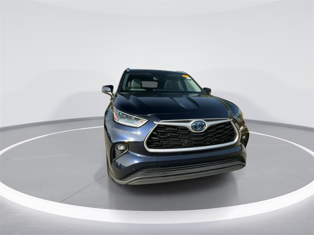 2021 Toyota Highlander Hybrid XLE 2