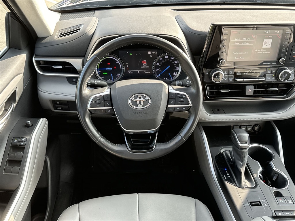 2021 Toyota Highlander Hybrid XLE 17