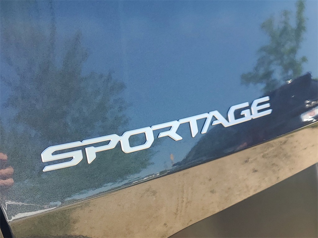 2024 Kia Sportage EX 8