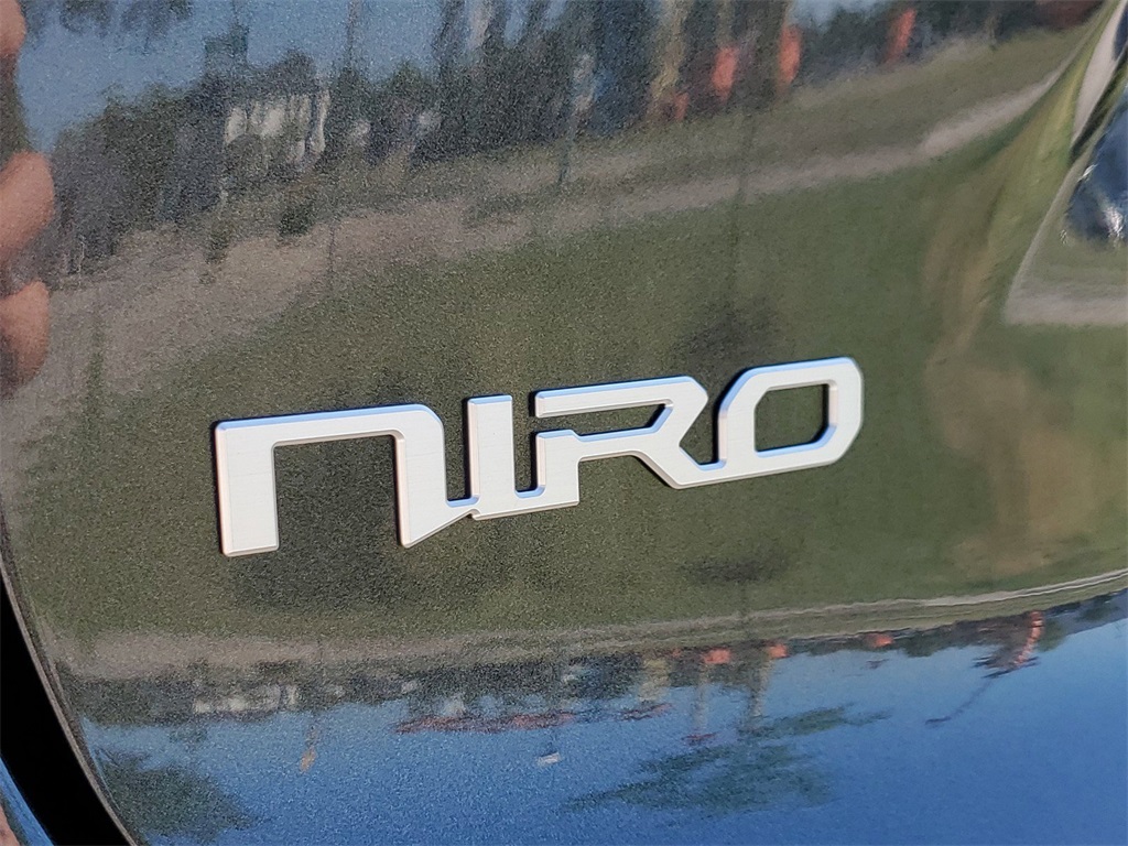 2024 Kia Niro Plug-In Hybrid EX 8