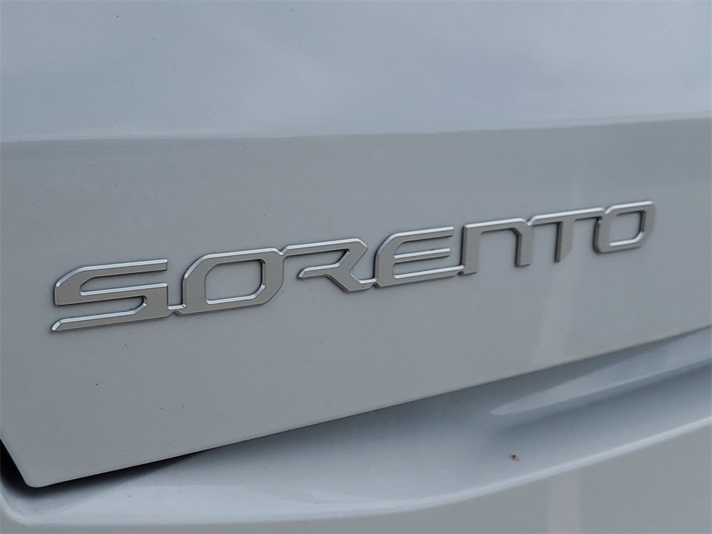 2024 Kia Sorento S 8