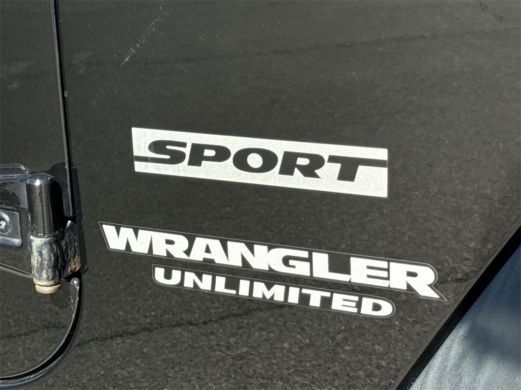 2016 Jeep Wrangler Unlimited Sport 14