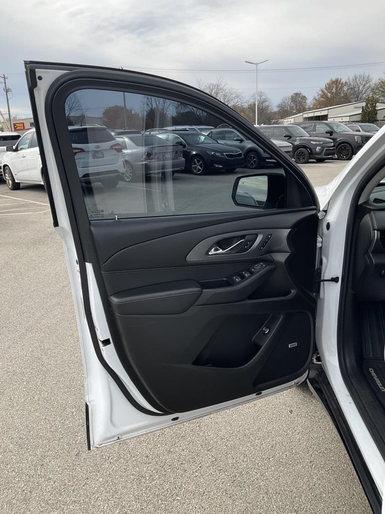 2018 Chevrolet Traverse Premier 13