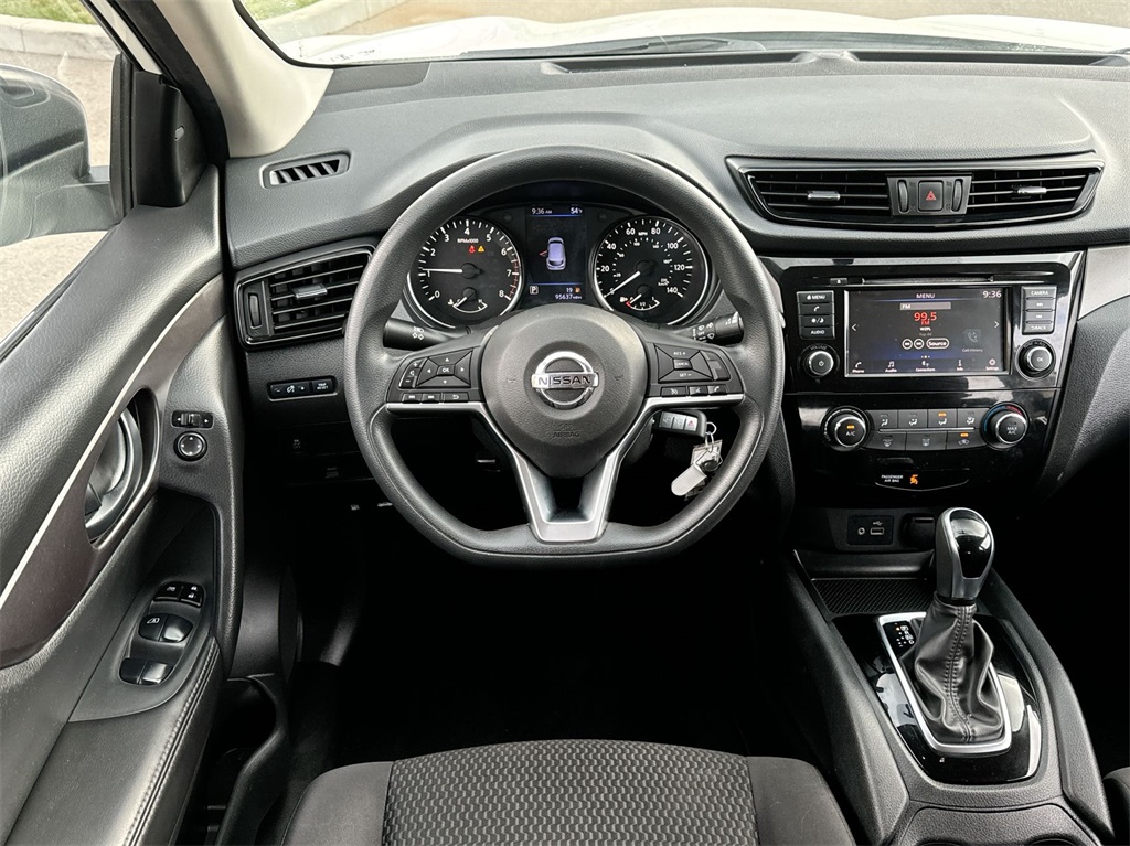 2019 Nissan Rogue Sport S 17