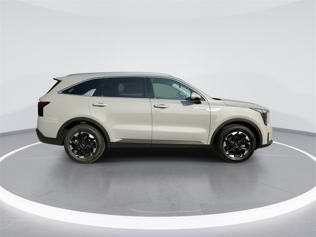 2025 Kia Sorento S 12