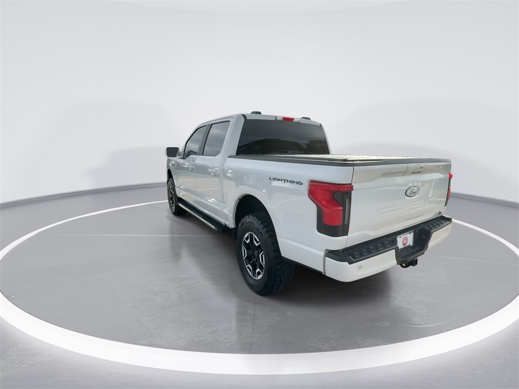 2022 Ford F-150 Lightning Pro 8