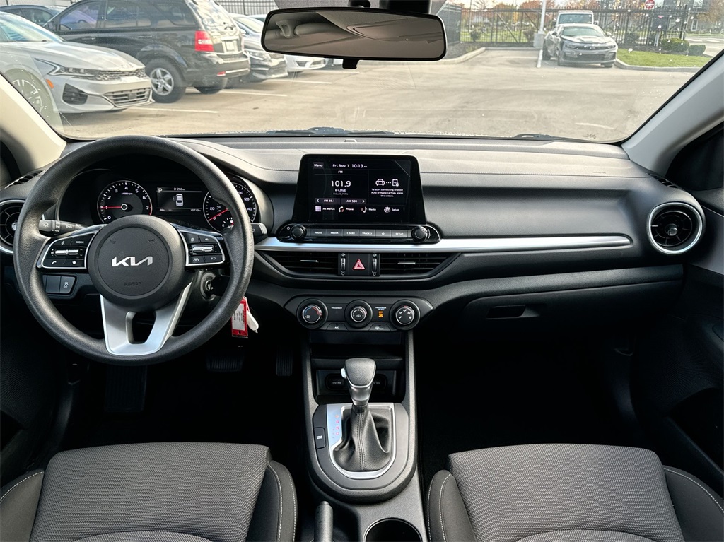 2022 Kia Forte LXS 17