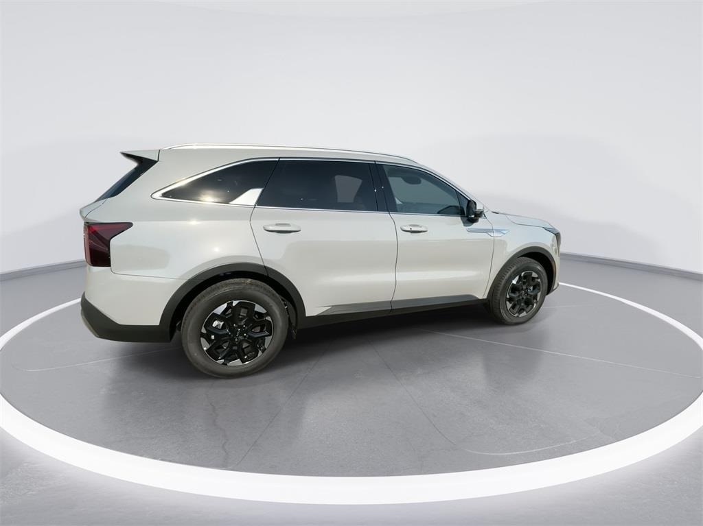 2025 Kia Sorento S 11