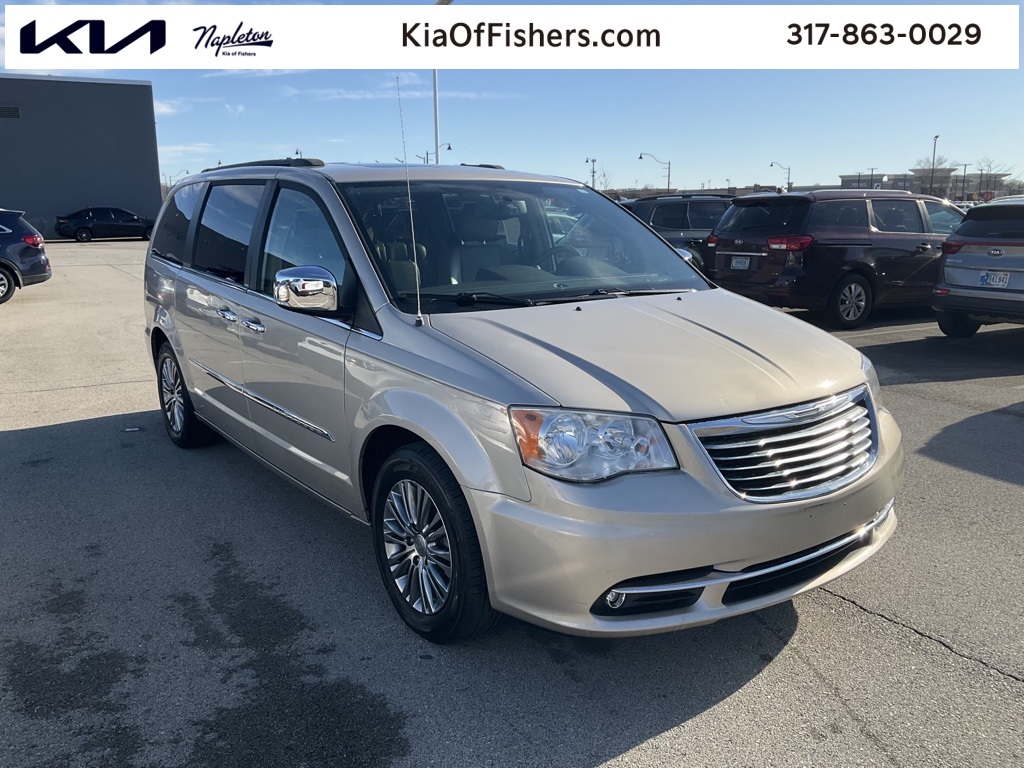 2013 Chrysler Town & Country Touring-L 1