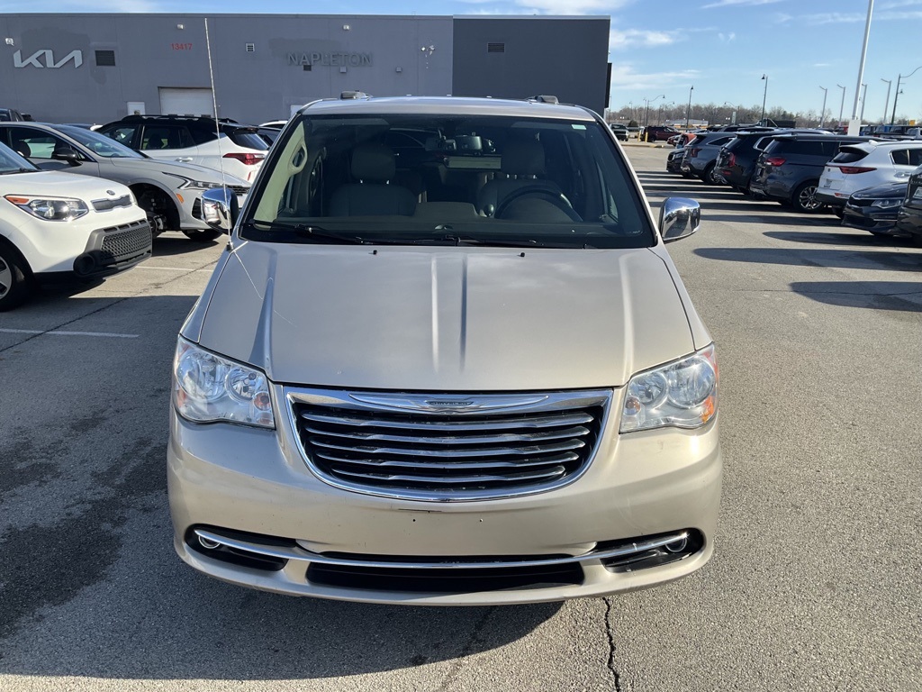 2013 Chrysler Town & Country Touring-L 2