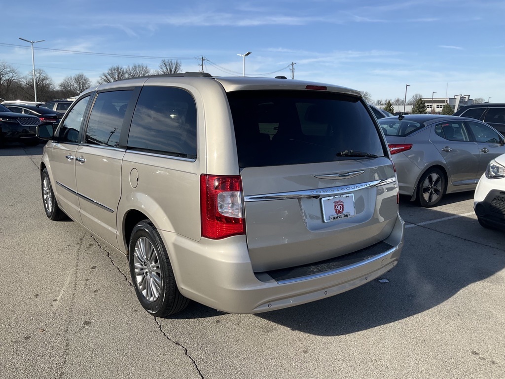 2013 Chrysler Town & Country Touring-L 5