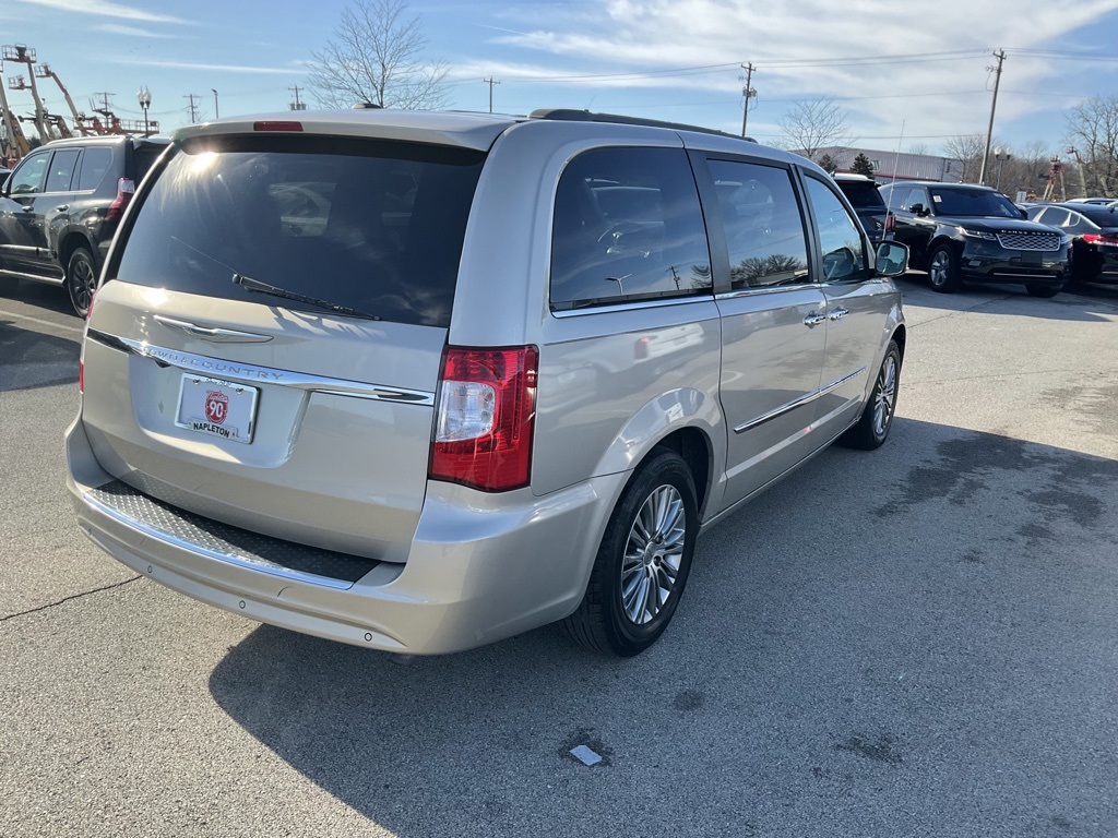 2013 Chrysler Town & Country Touring-L 6