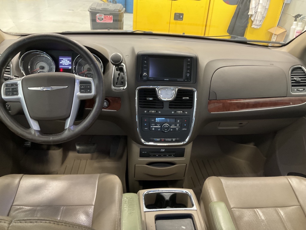 2013 Chrysler Town & Country Touring-L 12