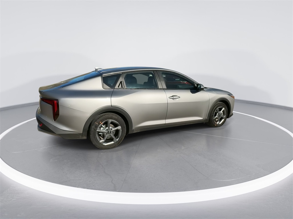 2025 Kia K4 LXS 12