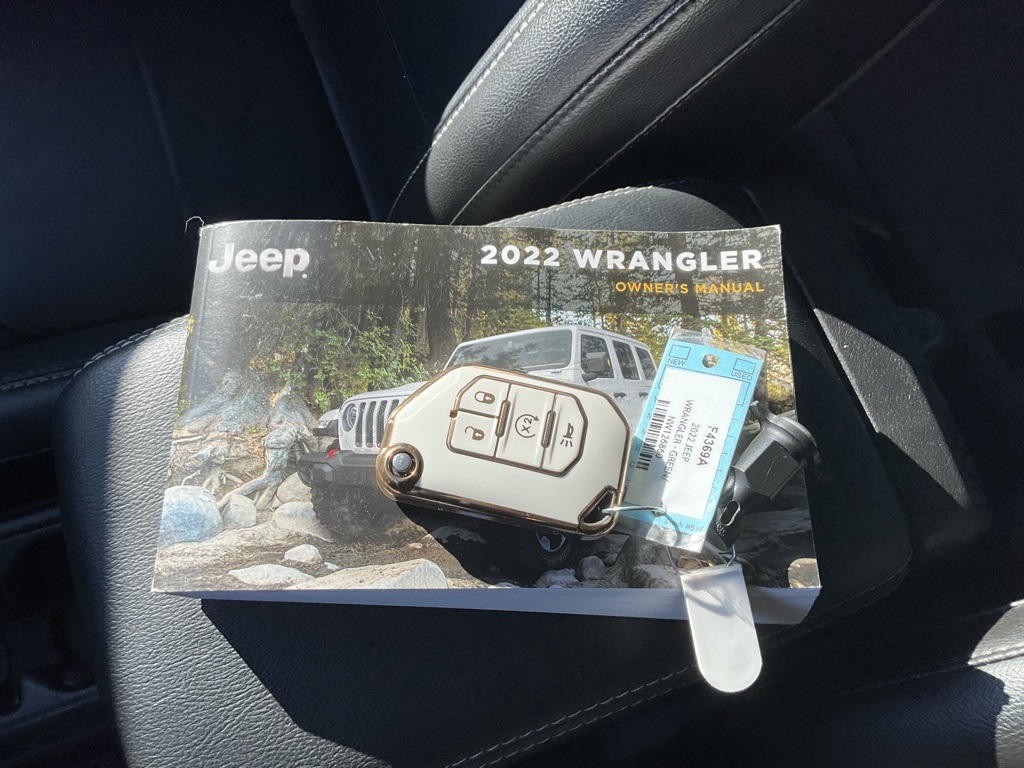 2022 Jeep Wrangler Unlimited Sahara 24