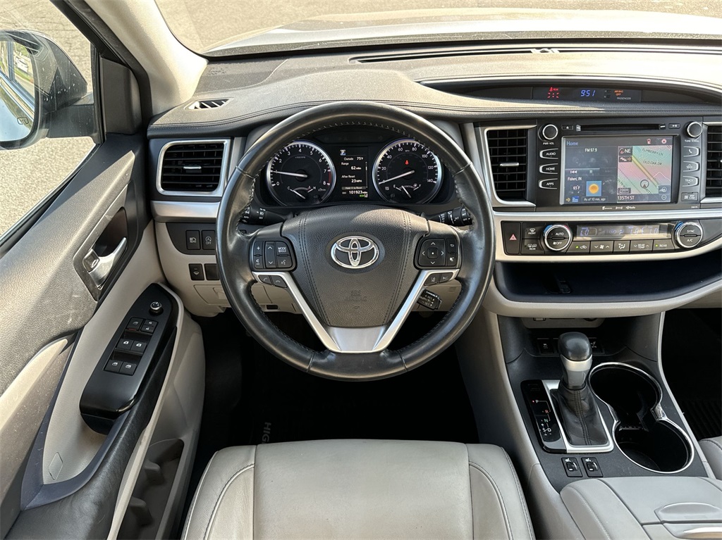 2017 Toyota Highlander XLE 17