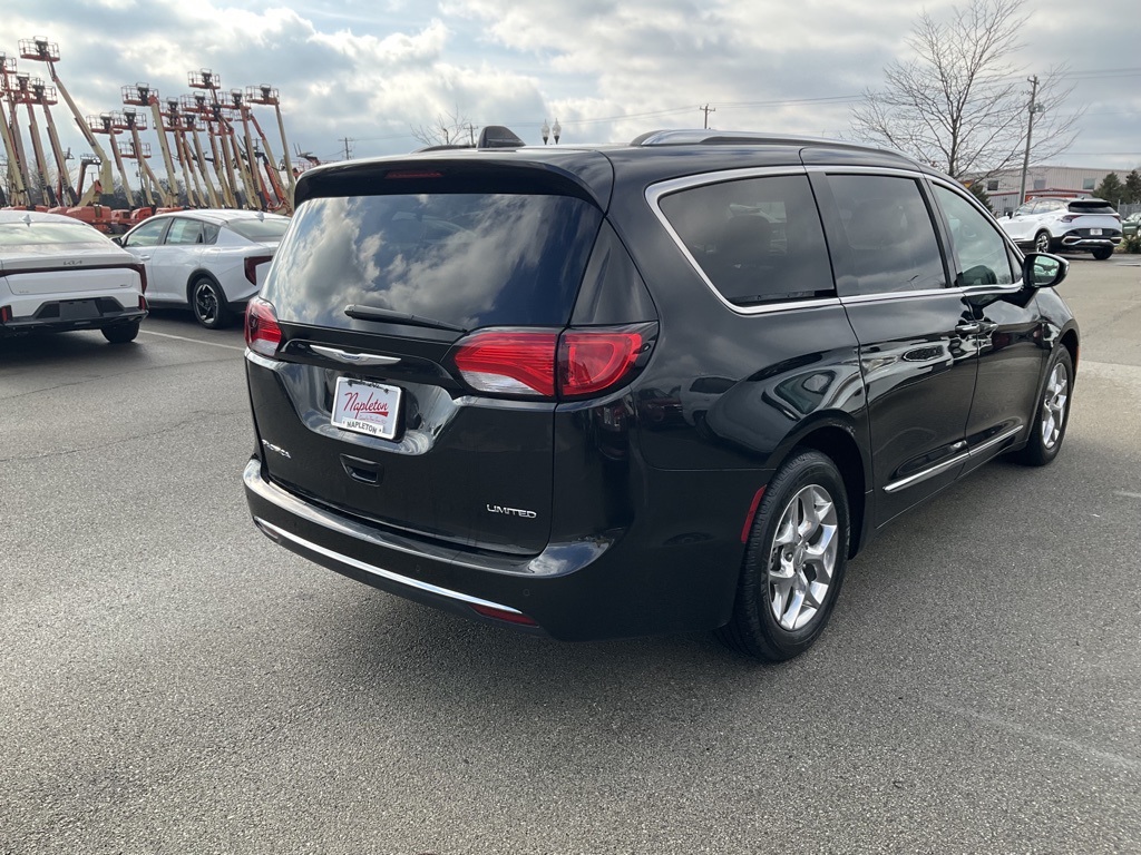 2017 Chrysler Pacifica Limited 6