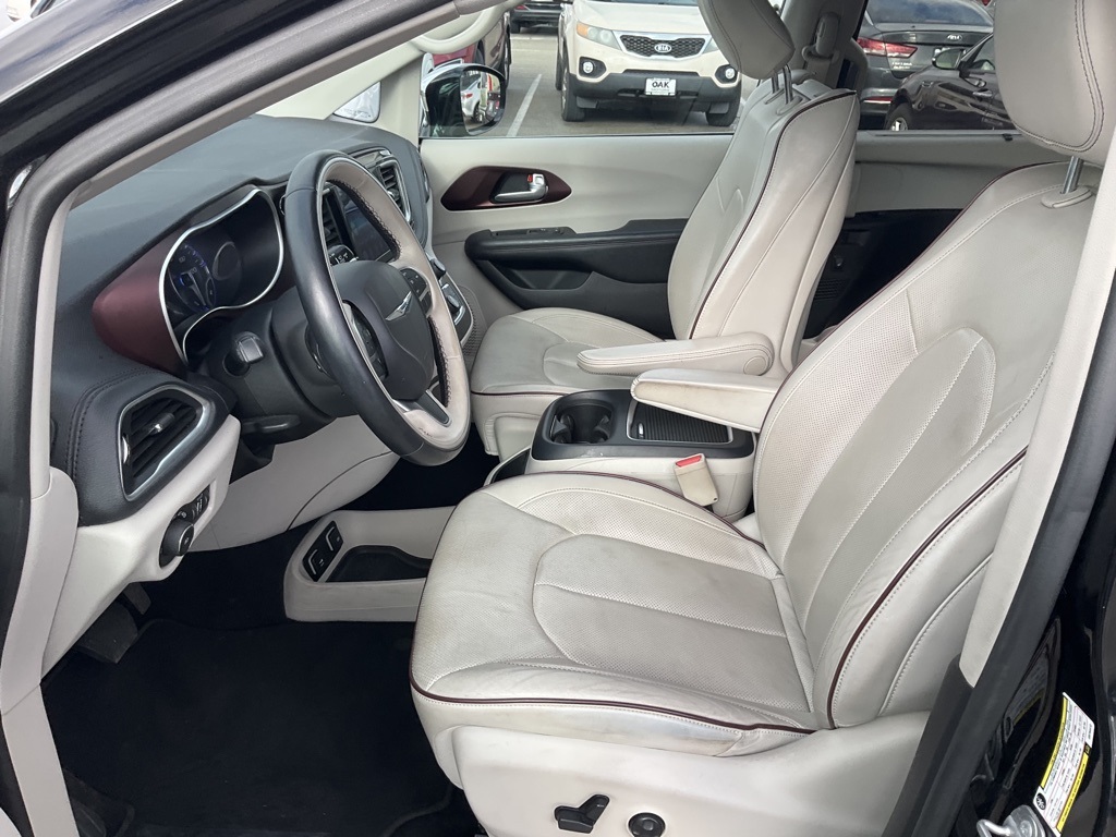 2017 Chrysler Pacifica Limited 11