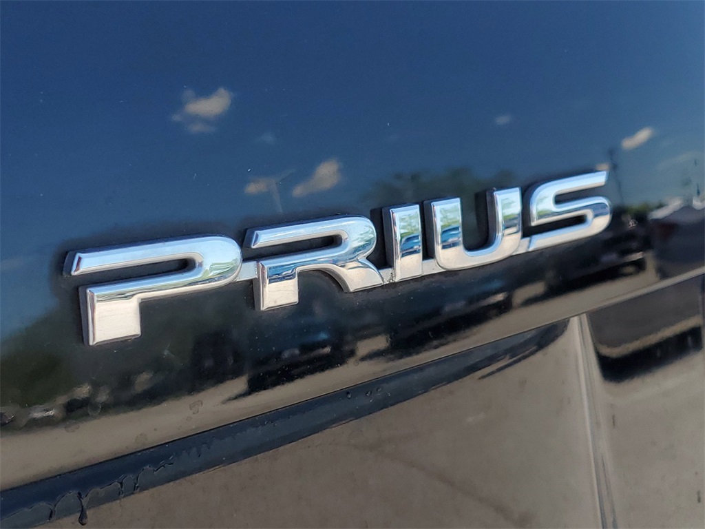 2012 Toyota Prius Two 34
