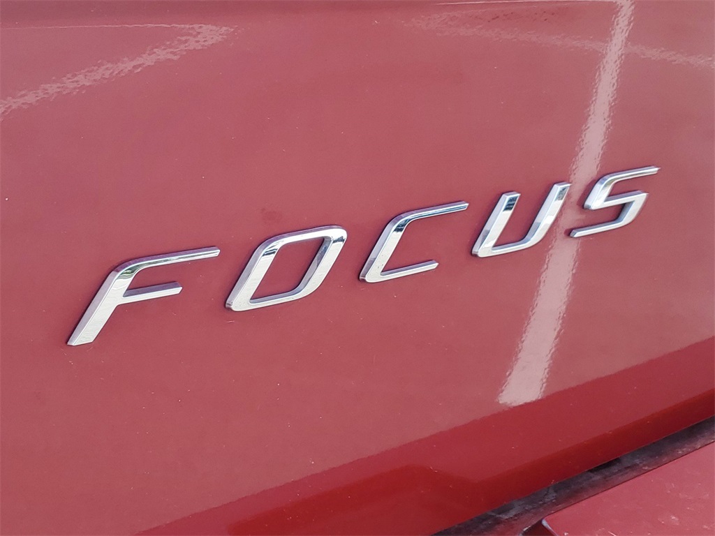 2010 Ford Focus SEL 34
