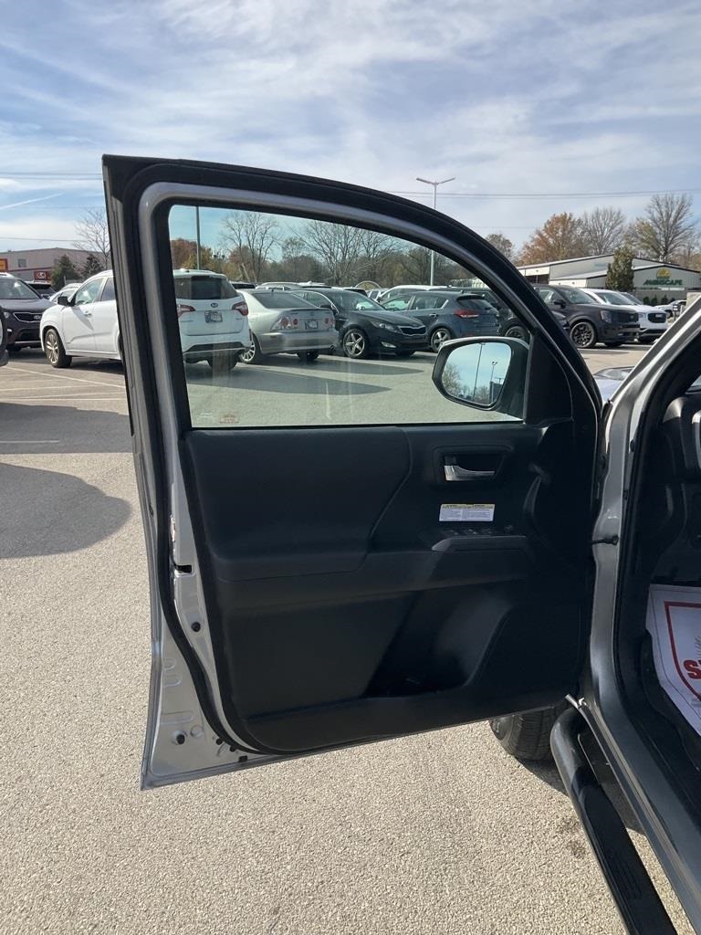 2019 Toyota Tacoma TRD Off-Road 13