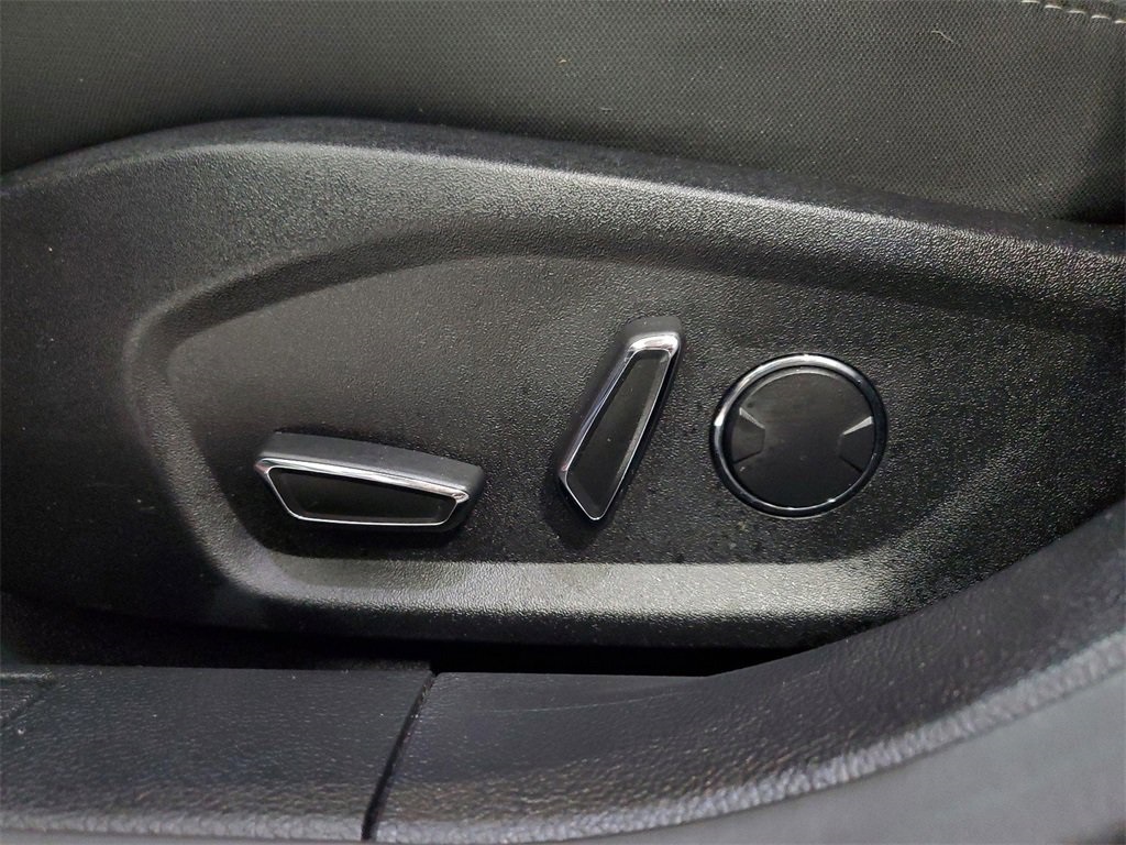 2018 Ford Fusion SE 18