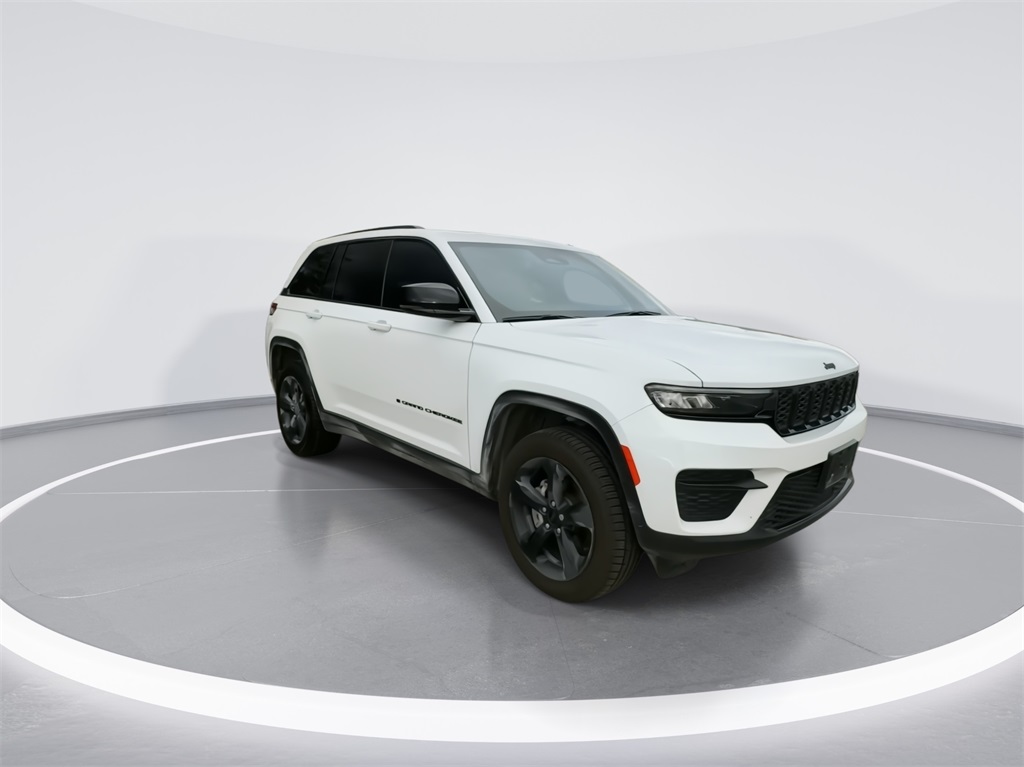 2023 Jeep Grand Cherokee Laredo 2