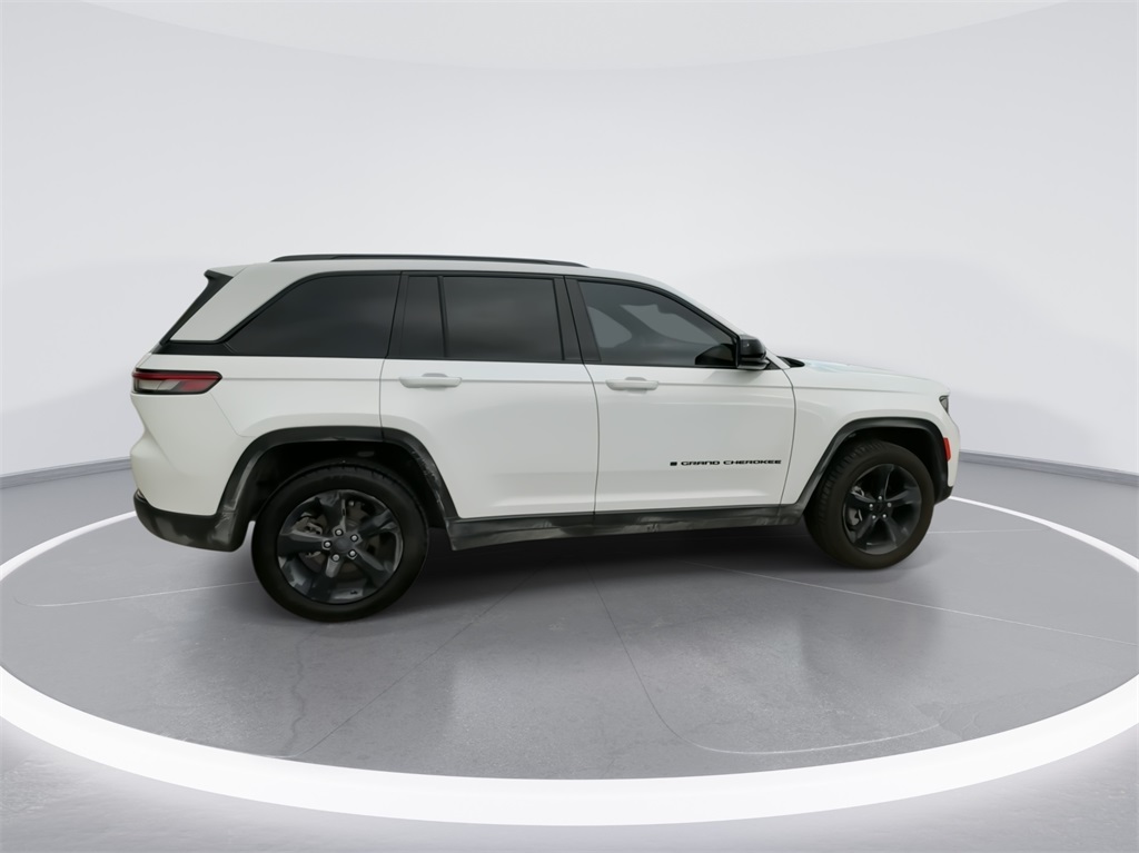 2023 Jeep Grand Cherokee Laredo 12