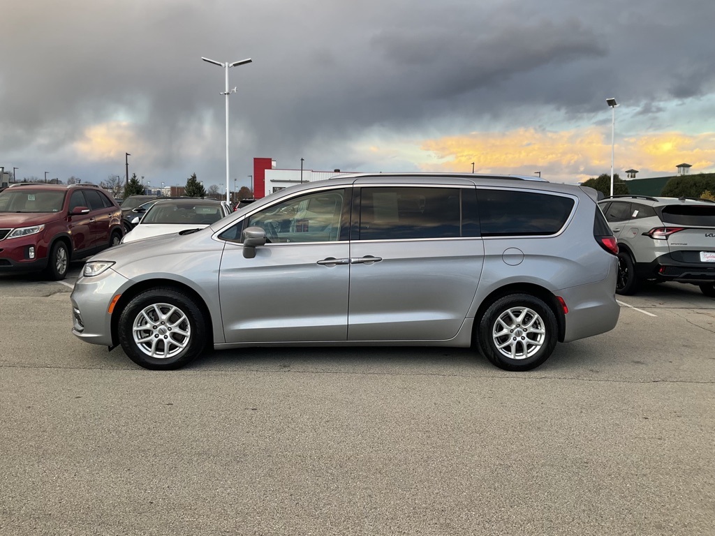 2021 Chrysler Pacifica Touring L 4