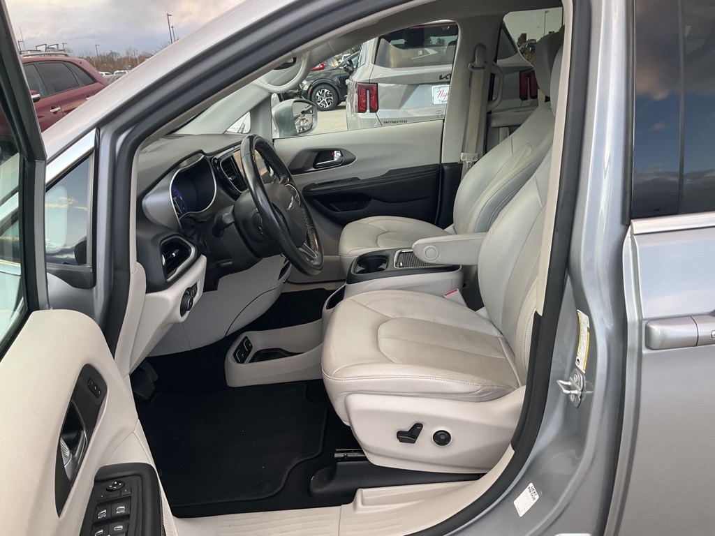 2021 Chrysler Pacifica Touring L 11