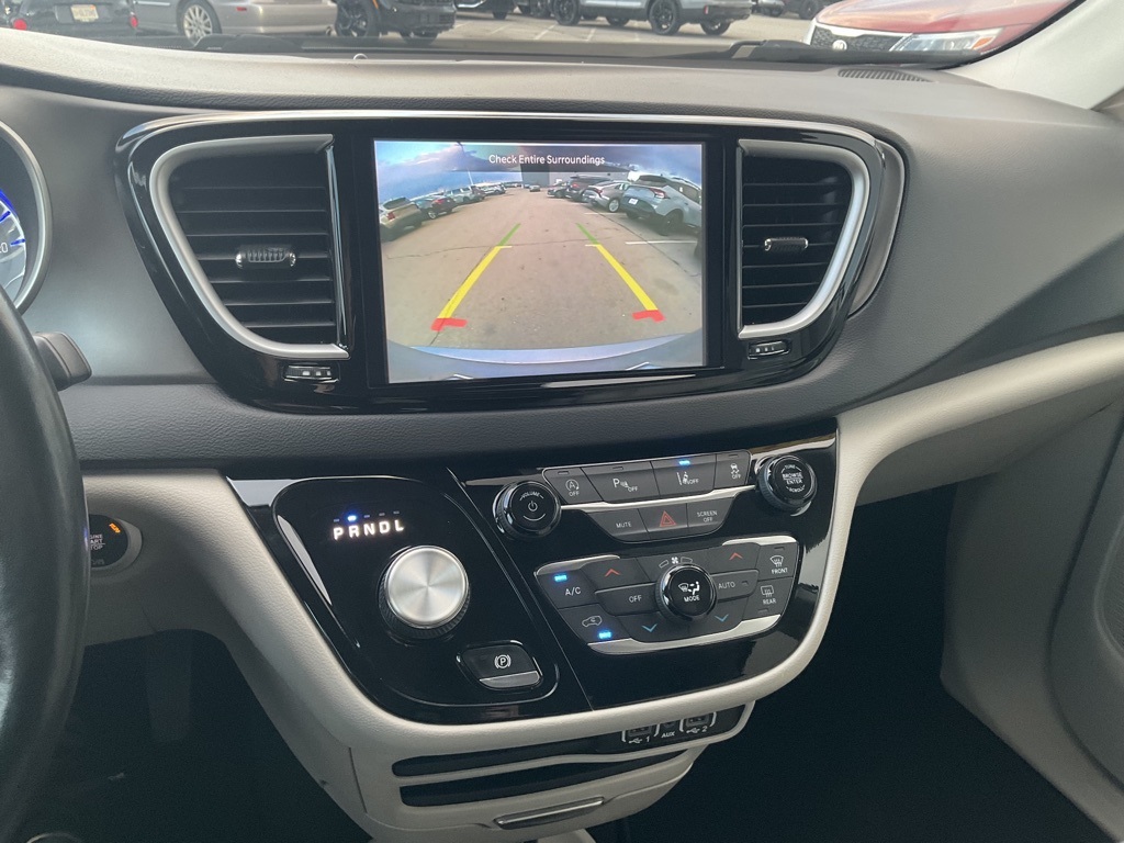 2021 Chrysler Pacifica Touring L 16