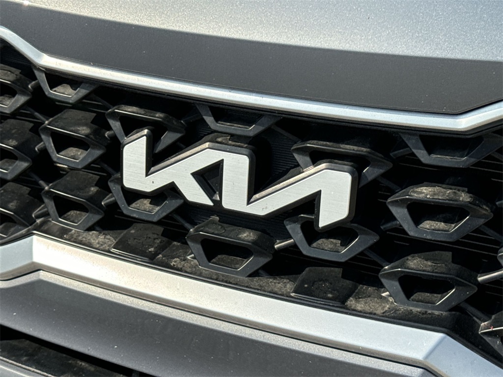 2023 Kia Sorento LX 14