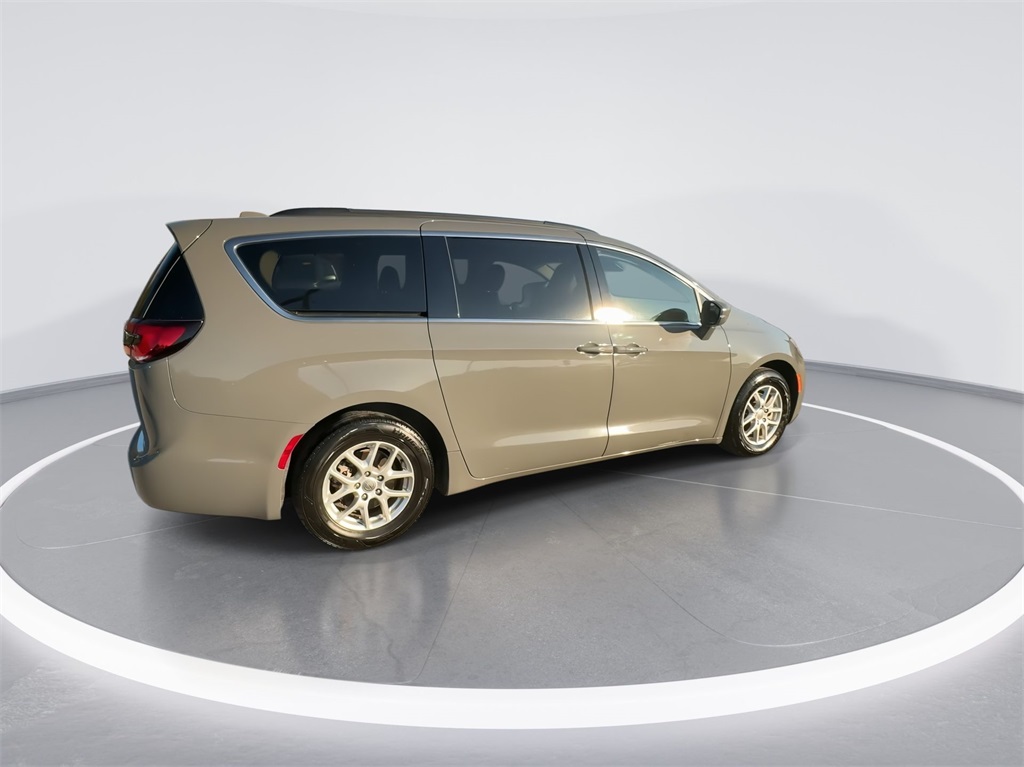 2022 Chrysler Pacifica Touring L 11