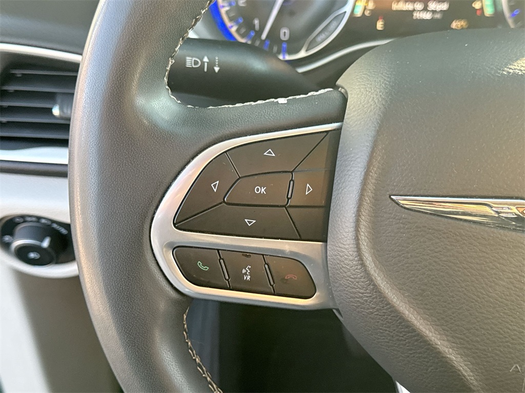 2022 Chrysler Pacifica Touring L 21