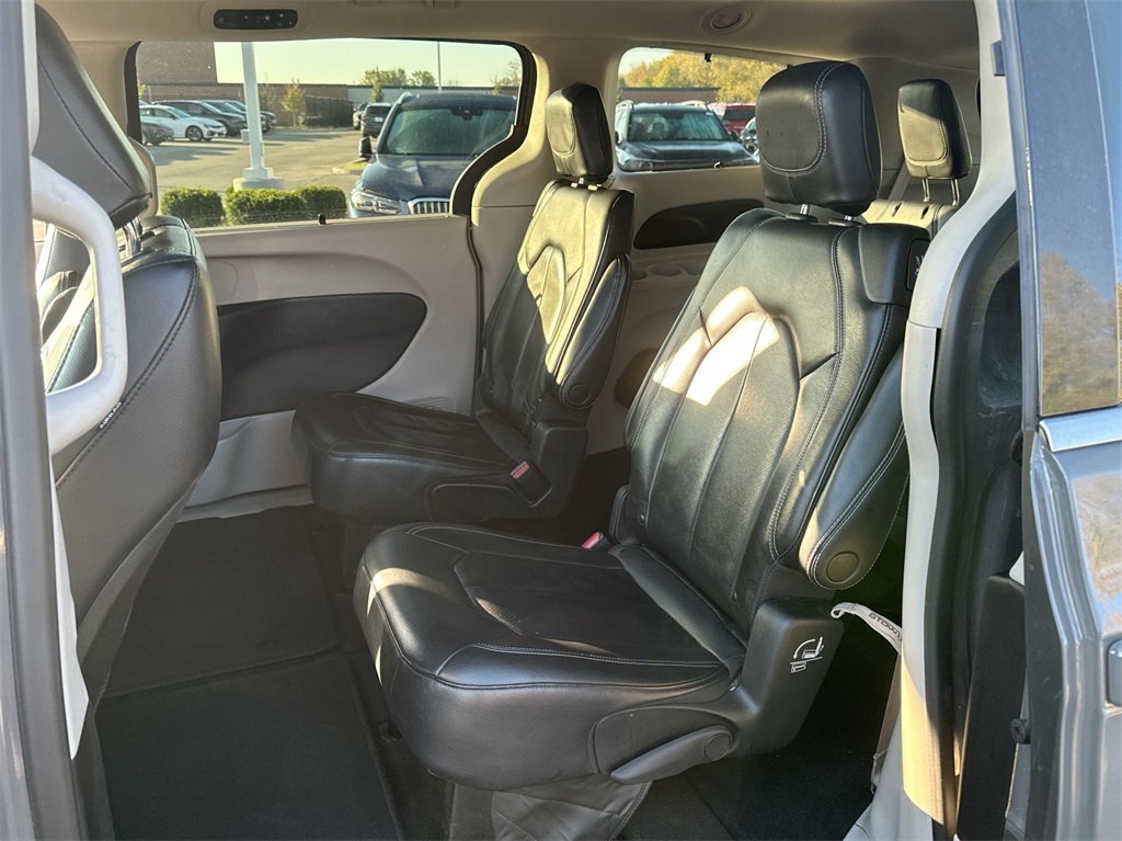 2022 Chrysler Pacifica Touring L 30