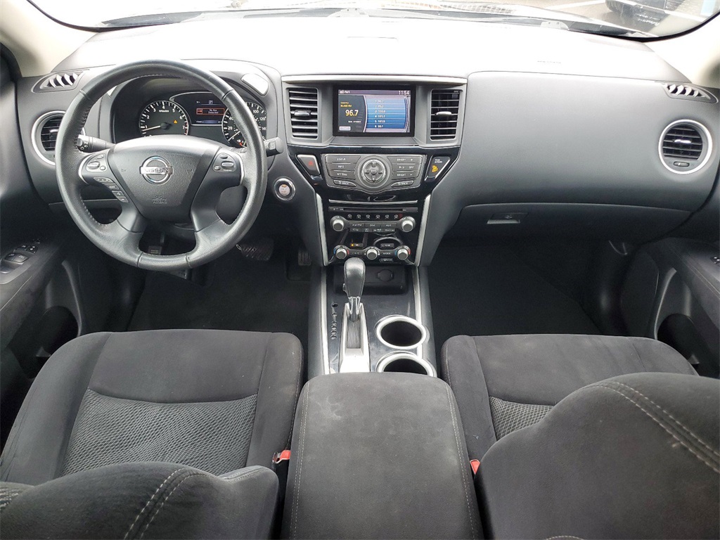 2016 Nissan Pathfinder SV 10