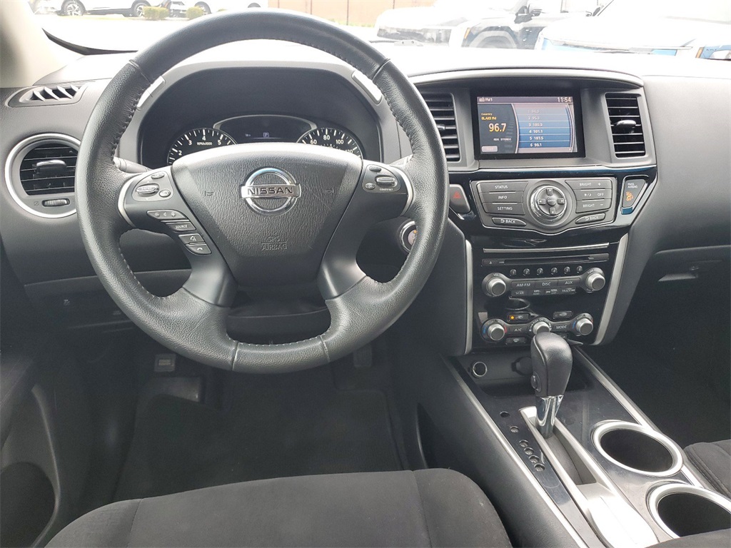 2016 Nissan Pathfinder SV 11