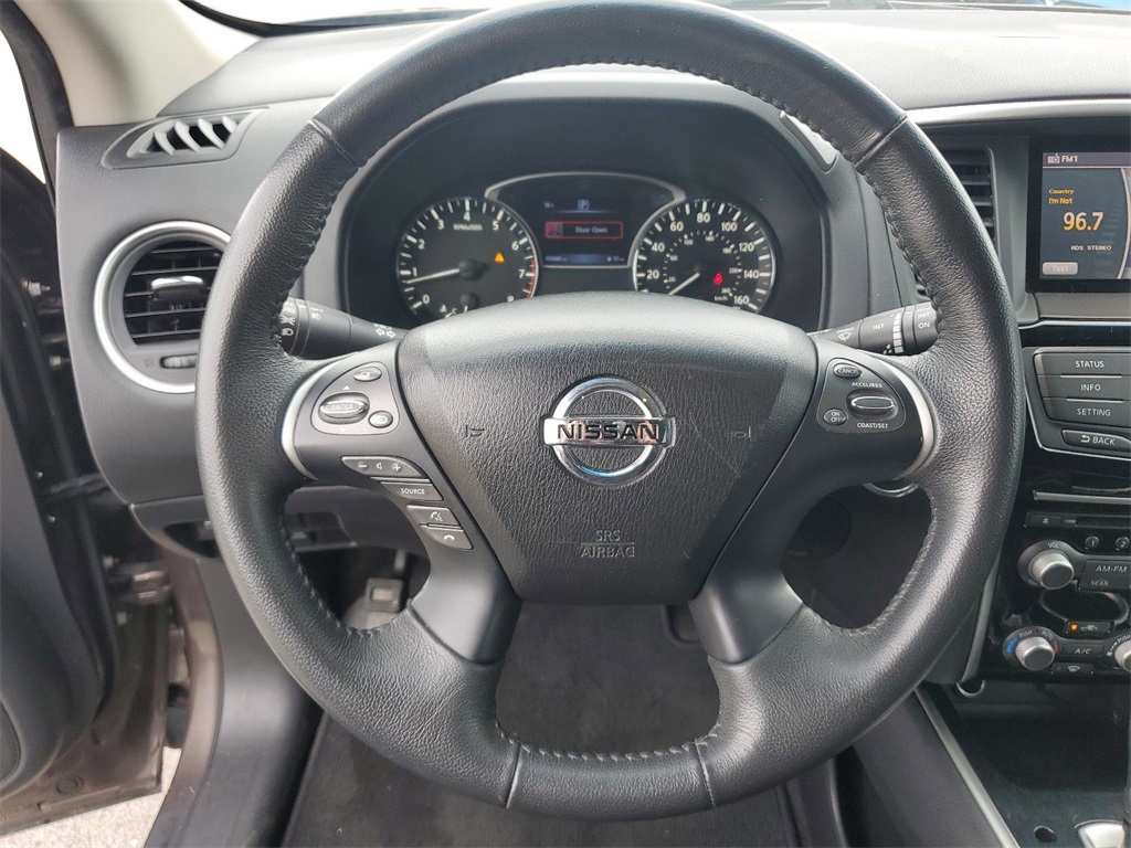2016 Nissan Pathfinder SV 23