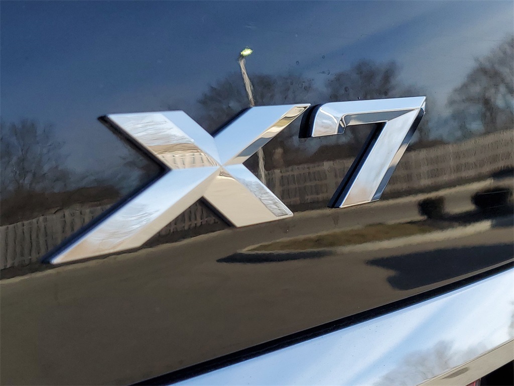 2022 BMW X7 xDrive40i 32