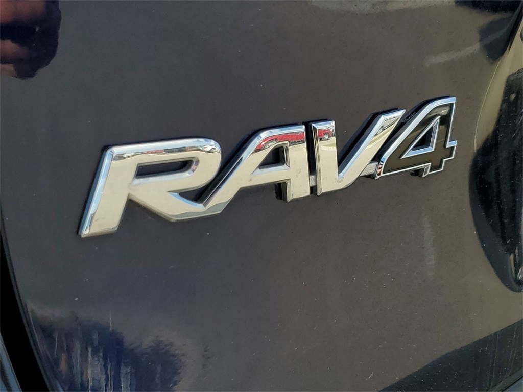 2022 Toyota RAV4 XLE 31